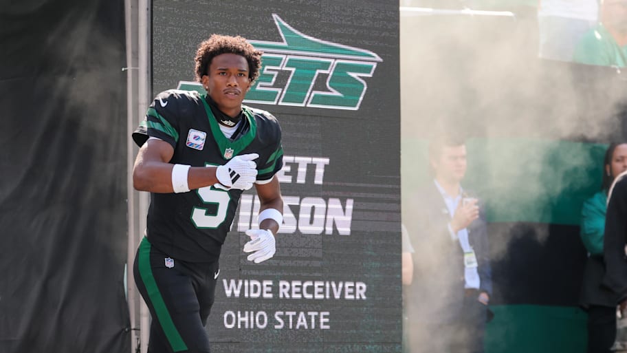 Jets wide receiver Garrett Wilson runs out on the field.