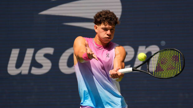 Shelton is among those donning sleeveless shirts at the U.S. Open.