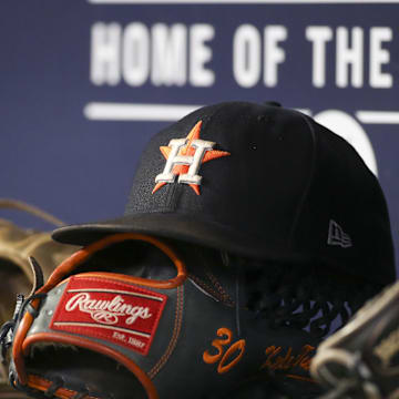 Aug 20, 2022; Atlanta, Georgia, USA; A detailed view of the hat and glove of Houston Astros right fielder Kyle Tucker (not pictured) against the Atlanta Braves in the eleventh inning at Truist Park. Mandatory Credit: Brett Davis-Imagn Images