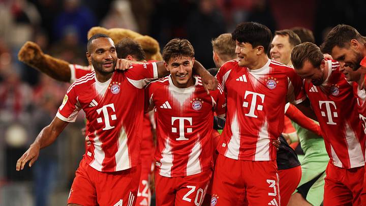 Bayern Munich players celebrating after 2-1 win against Borussia Dortmund.