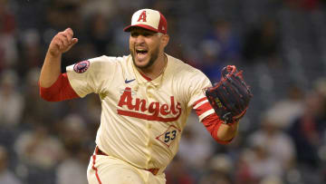 Carlos Estévez llega al bullpen de los Filis 
