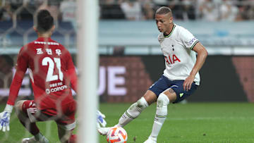 O atacante brasileiro foi titular e ficou em campo durante 77 minutos