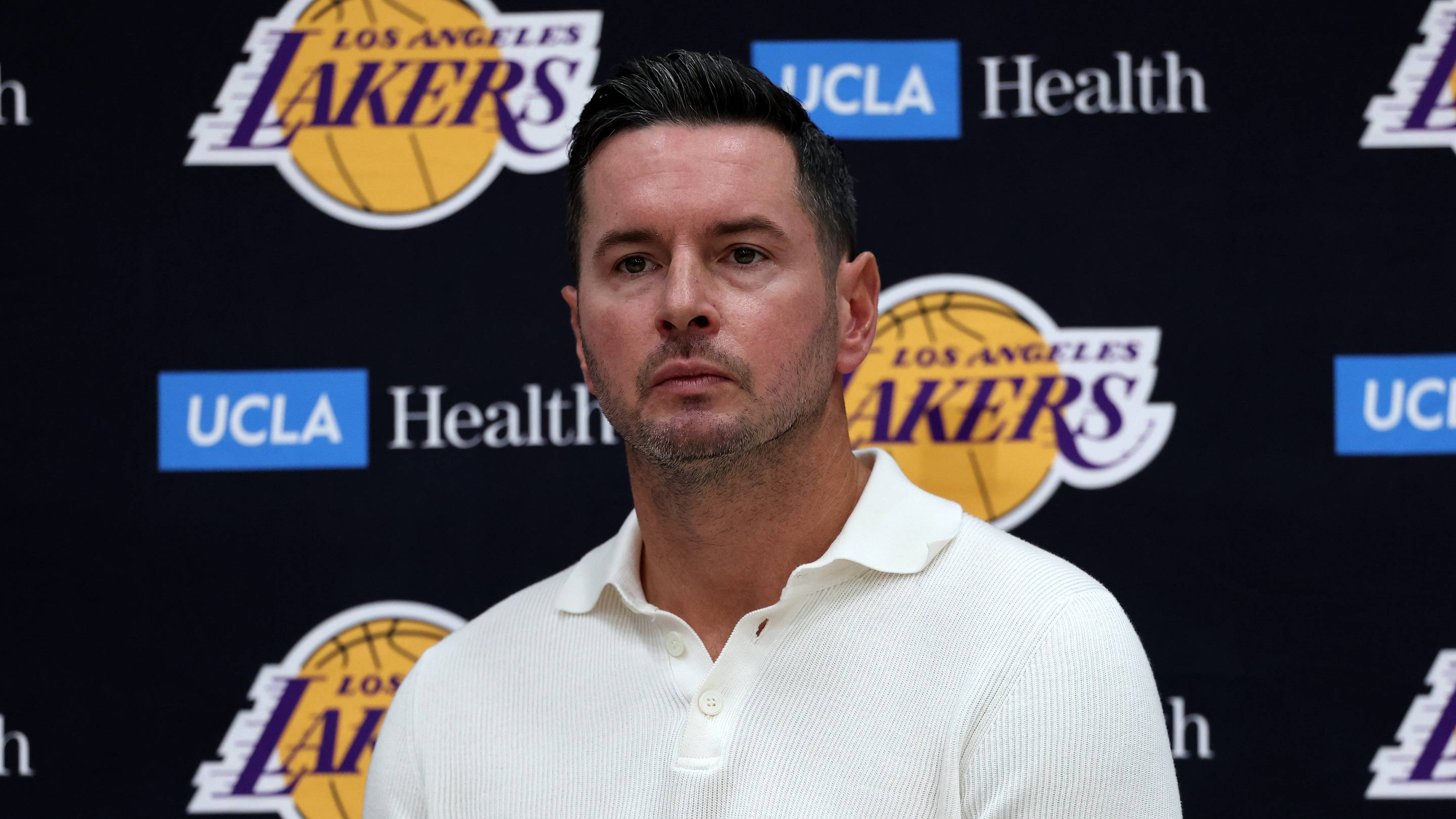 Lakers Dealing With Injuries to 2 Star Players Heading into NBA Preseason Opener