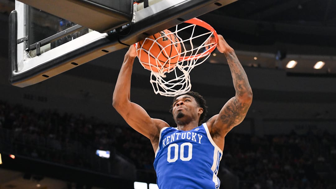 Mar 22, 2026; St. Louis, MO, USA; Kentucky Wildcats guard Otega Oweh (00) dunks during the second half against the Iowa State Cyclones during a second round game of the men's 2026 NCAA Tournament at Enterprise Center. Mandatory Credit: Jeff Curry-Imagn Images