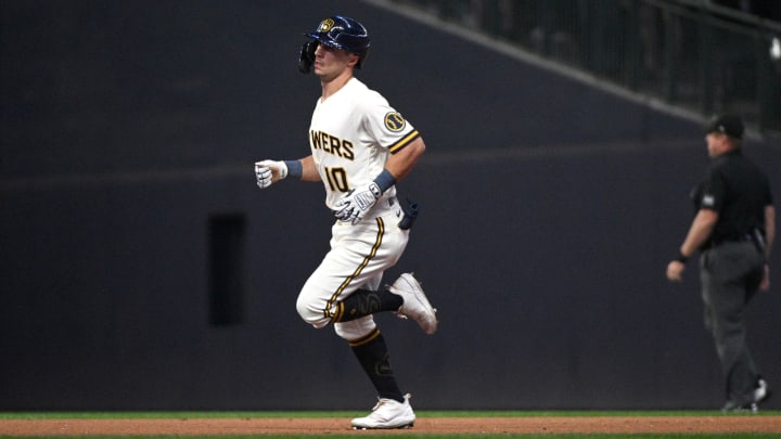 Milwaukee Brewers outfielder Sal Frelick (10)