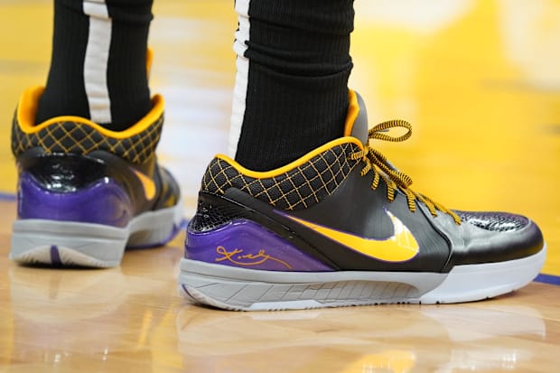 Lakers Fans Love Anthony Davis Shoes Honoring Kobe LeBron