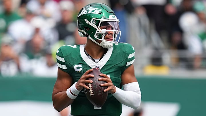 NY Jets quarterback Justin Fields