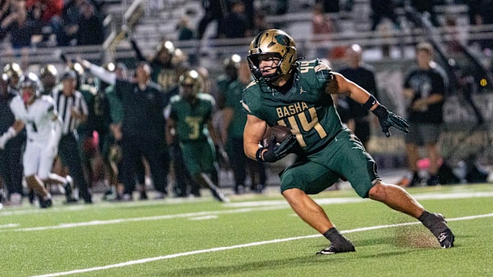 Basha Bears runs with the ball during a game against the Hamilton Huskies at Basha High School in Chandler on Oct. 24, 2025.