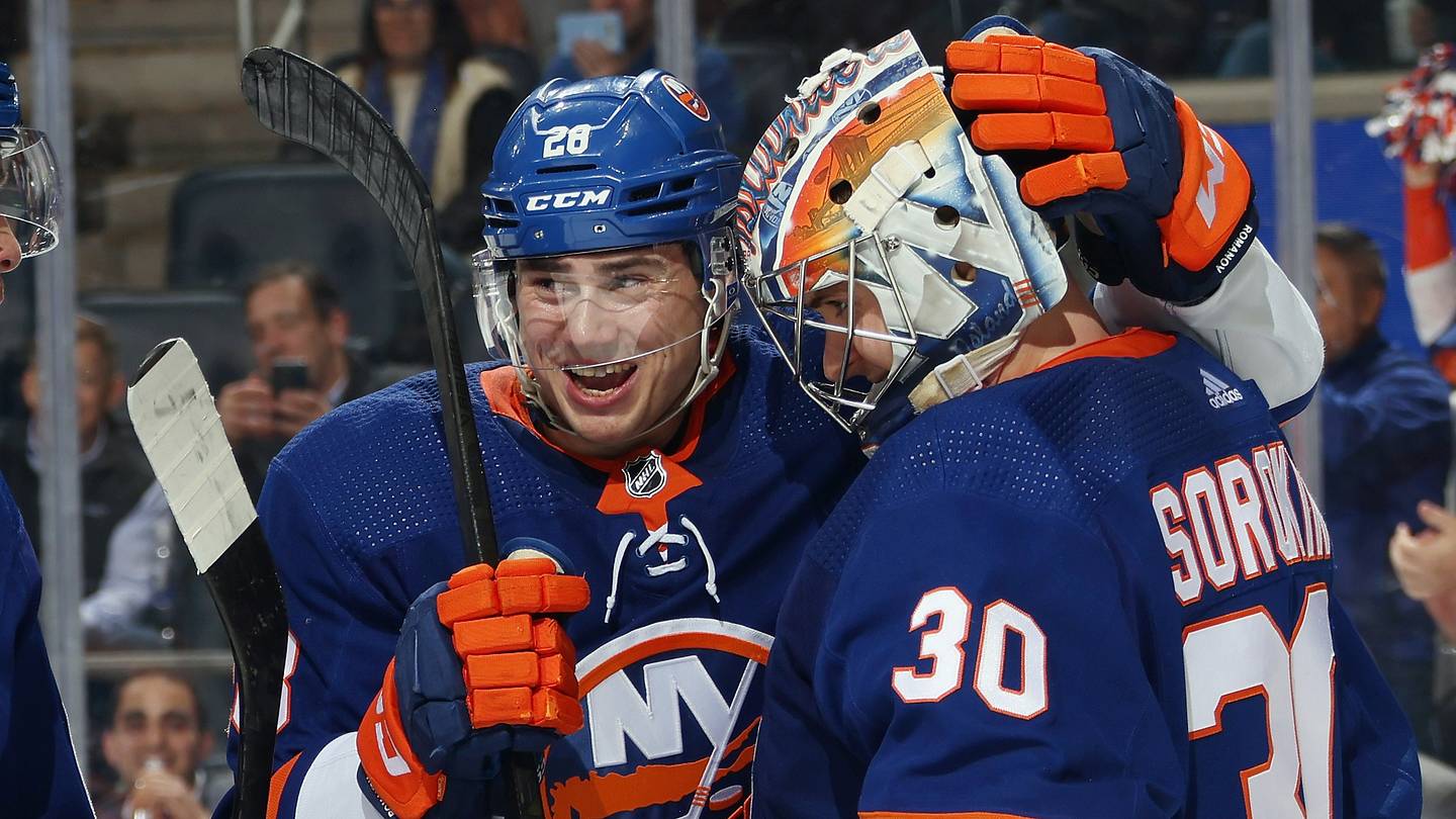 The Upshot: NY Islanders gain ground in playoff race with 2-1 win over Blackhawks - Vimarsana News