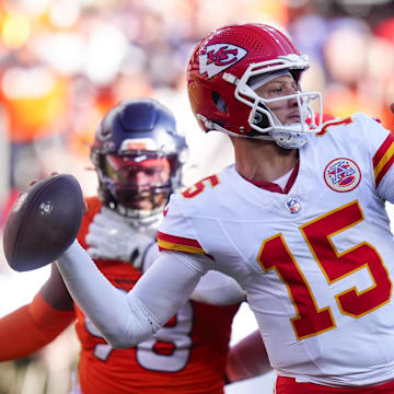 Patrick Mahomes and the Chiefs have a tough schedule ahead as they try to break into the playoffs. 
