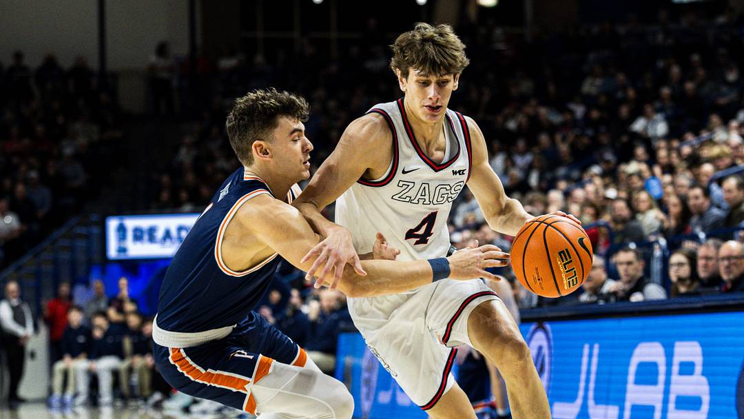 Gonzaga Bulldogs guard Davis Fogle (4).