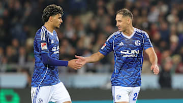 Ayhan (l.) und Katic verteidigen bei S04 gemeinsam