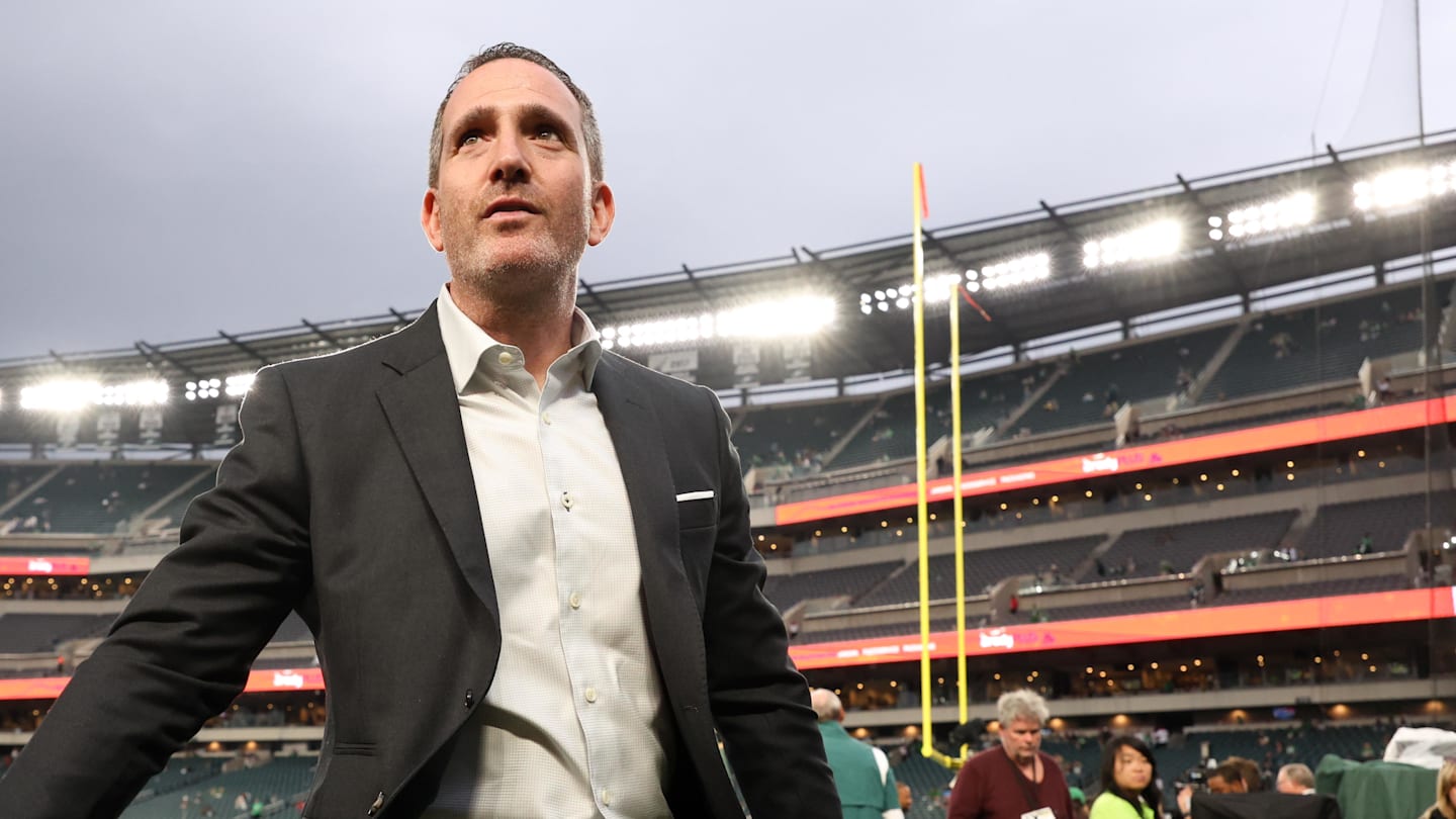 Philadelphia Eagles Acquire Pass Rusher Jaelan Phillips From Miami Dolphins For 2026 Third-Round Pick