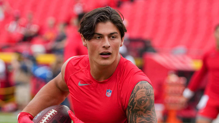 Aug 22, 2024; Kansas City, Missouri, USA; KKansas City Chiefs running back Louis Rees-Zammit (9) warms up against the Chicago Bears prior to a game at GEHA Field at Arrowhead Stadium. Mandatory Credit: Denny Medley-Imagn Images