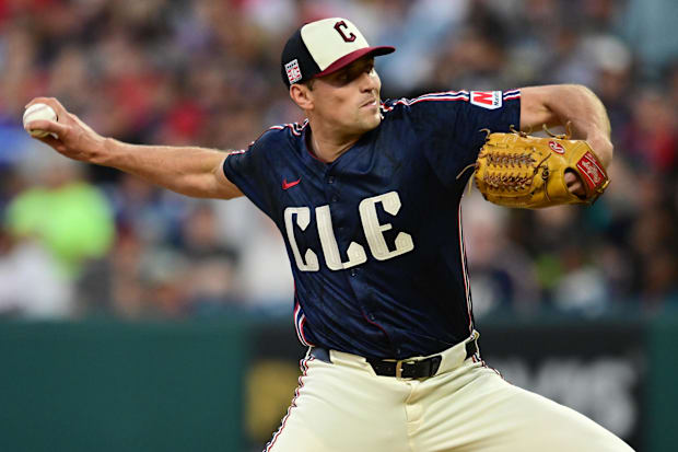 Cade Smith throws a pitch 