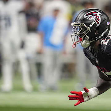 Atlanta Falcons linebacker James Pearce Jr. 