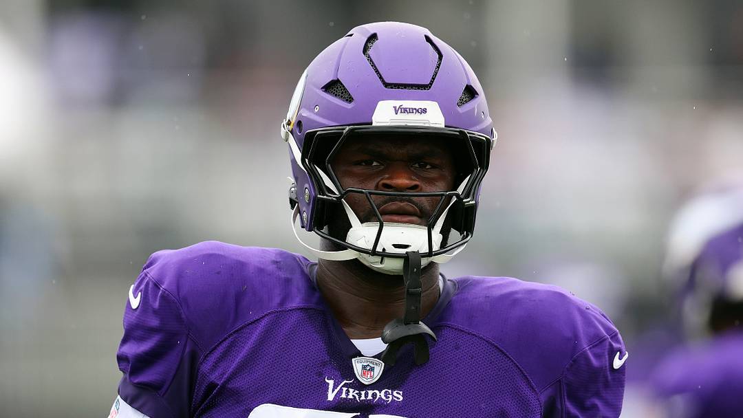 Minnesota Vikings defensive lineman Caleb Banks