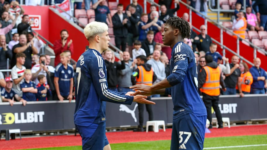 Alejandro Garnacho (left) and Kobbie Mainoo celebrating for Man Utd.