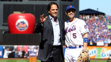 New York Mets former catcher Mike Piazza poses for pictures with third baseman David Wright (5). Mandatory Credit: Brad Penner-Imagn Images