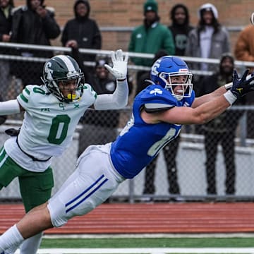 Detroit Catholic Central‘s Jack Janda committed to the Wisconsin Badgers as a tight end, but other Big Ten schools want him to play defense