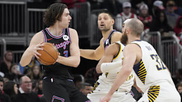 Dec 5, 2025; Chicago, Illinois, USA; Indiana Pacers center Jay Huff (32) defends Chicago Bulls guard Josh Giddey (3) during the first half at United Center. Mandatory Credit: David Banks-Imagn Images