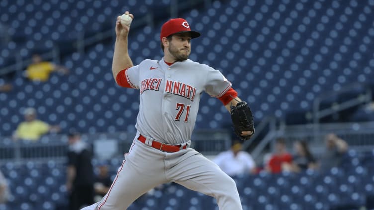 Cincinnati Reds starting pitcher Connor Overton (71).