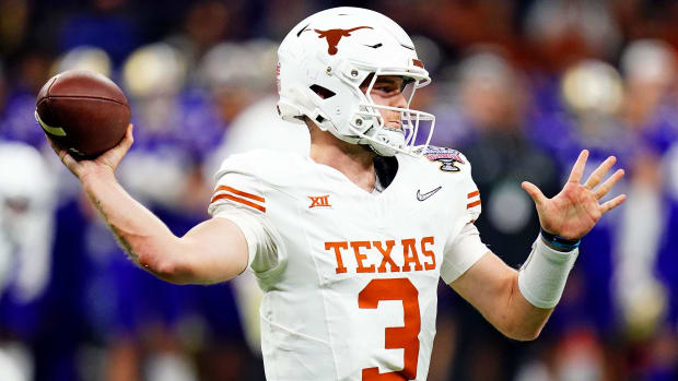 Longhorns quarterback Quinn Ewers throws a pass