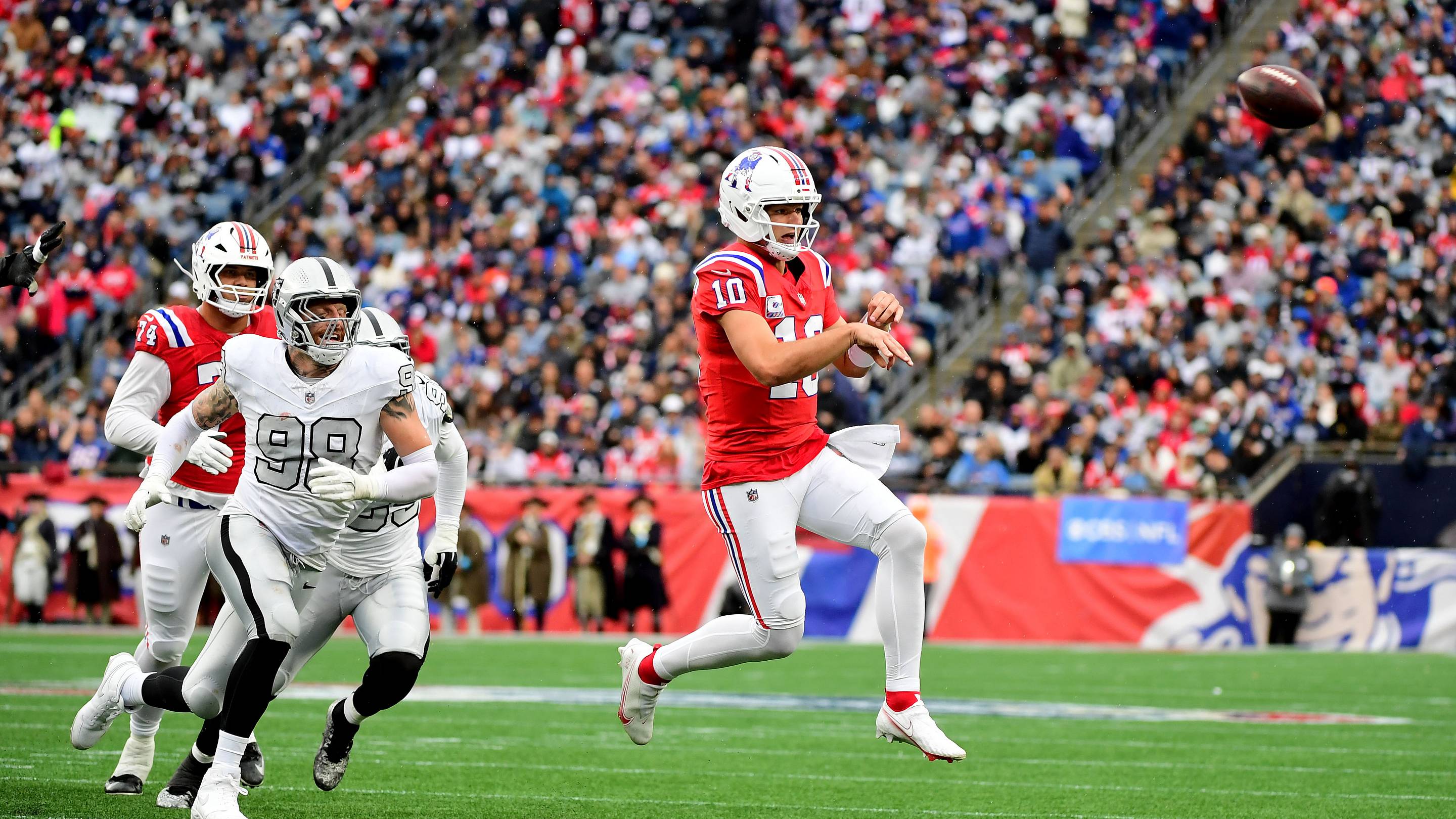 5 Winners, 2 Losers in Patriots' Blowout Win Over Raiders