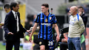 Benjamin Pavard tuvo que abandonar el partido del Inter de Milán contra la Roma, por su lesión
