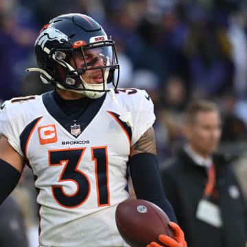 The Atlanta Falcons have signed former Denver Broncos safety Justin Simmons.