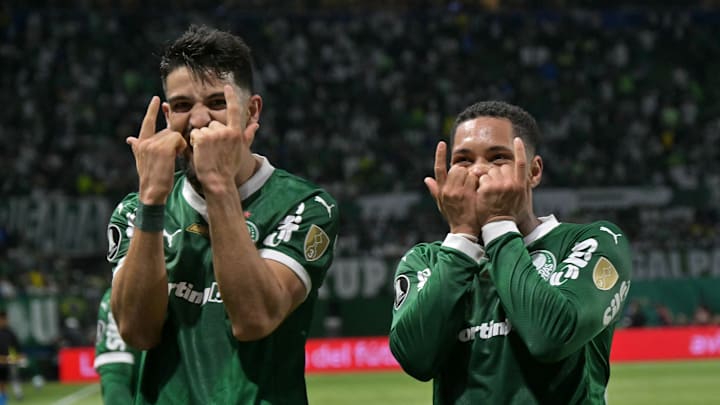 Flaco López e Vitor Roque se destacam no ataque do Palmeiras Flaco López e Vitor Roque se destacam no ataque do Palmeiras