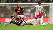 Semelhança física e estilo de jogo em relação a Vini Jr fizeram torcida colorada apelidar o colombiano de Carbonicius