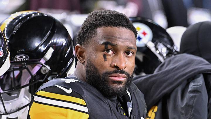 Pittsburgh Steelers wide receiver DK Metcalf (4) sits on the bench in the fourth quarter 
