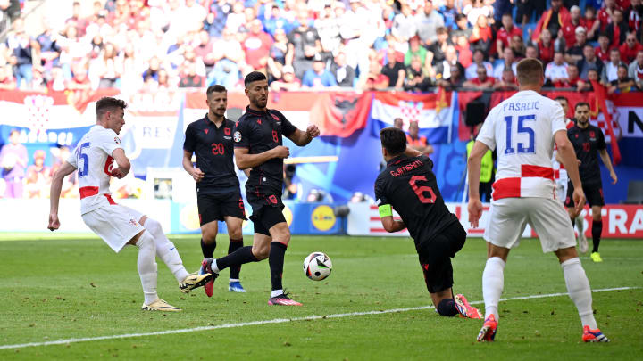 Federação Sérvia de Futebol criticou torcedores do jogo entre Croácia e Albânia