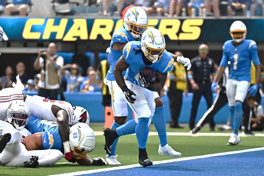 Omarion Hampton scores a touchdown. 