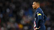 Le coup d'envoi de Paris Saint-Germain - Olympique Lyonnais a été retardé de quelques minutes. 