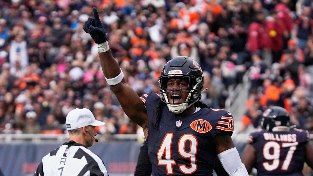 Oct 19, 2025; Chicago, Illinois, USA; Chicago Bears middle linebacker Tremaine Edmunds (49) reacts after sacking New Orleans Saints quarterback Spencer Rattler (not pictured) during the second half at Soldier Field. Mandatory Credit: David Banks-Imagn Images Oct 19, 2025; Chicago, Illinois, USA; Chicago Bears middle linebacker Tremaine Edmunds (49) reacts after sacking New Orleans Saints quarterback Spencer Rattler (not pictured) during the second half at Soldier Field. Mandatory Credit: David Banks-Imagn Images