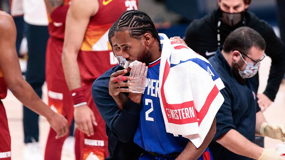 Los Angeles Clippers forward Kawhi Leonard is tended to after an injury.