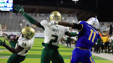 Linebacker Mac Harris (24) breaks up a pass intended for San Jose State Spartans wide receiver Justin Lockhart to win the Hawaii Bowl after five overtimes. Harris is a first-team preseason AAC selection by Lindy's Sports and Athlon Sports.