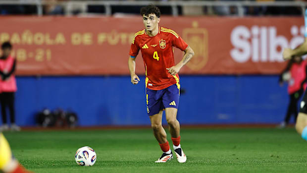 Bajcetic es de los jóvenes centrocampistas mejores conceptuados en el EA Sports FC 24