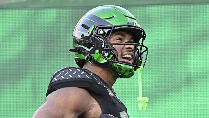 Oregon Ducks tight end Kenyon Sadiq