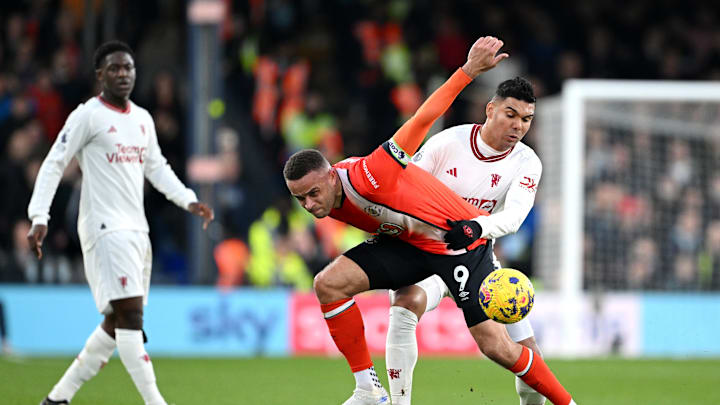 Luton Town v Manchester United - Premier League