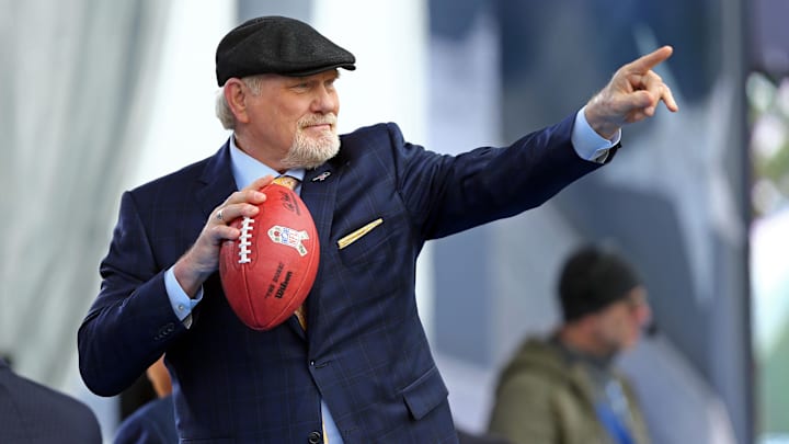 Nov 10, 2019; West Point , NY, USA; Fox NFL Sunday analyst Terry Bradshaw throws a football to cadets at the United States Military Academy. Mandatory Credit: Danny Wild-Imagn Images Nov 10, 2019; West Point , NY, USA; Fox NFL Sunday analyst Terry Bradshaw throws a football to cadets at the United States Military Academy. Mandatory Credit: Danny Wild-Imagn Images