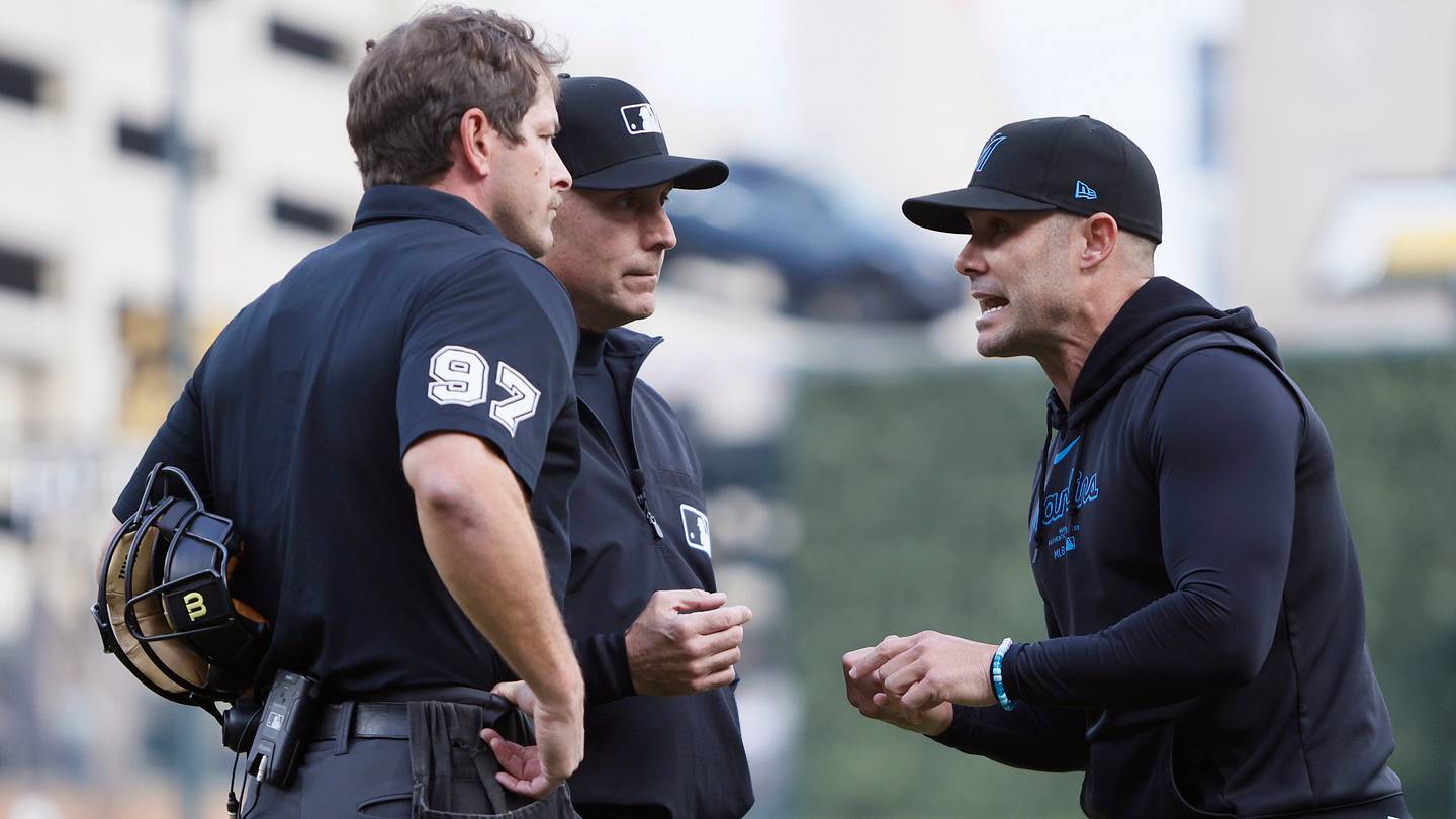 Marlins manager saved from ridiculous Aaron Boone-style ejection as umps relent - Vimarsana News