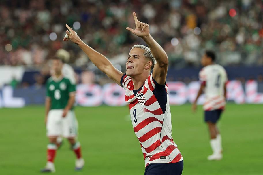 Cavan Sullivan celebrating the USMNT’s second goal against Mexico on Saturday.