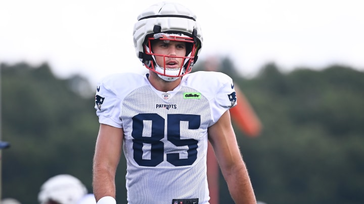 Aug 03, 2024; Foxborough, MA, USA; New England Patriots tight end Hunter Henry (85) completes a drill during training camp at Gillette Stadium.