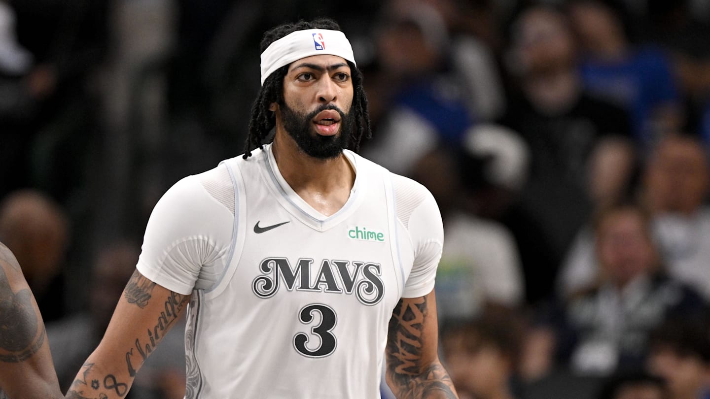 NBA Fans React To Devastating Anthony Davis News Before Kings-Mavs Game