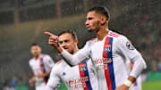 Houssem Aouar et Xherdan Shaqiri lors du Derby avant la trêve (1-1).