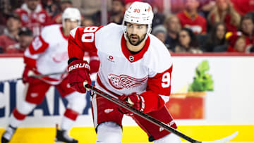 Feb 1, 2025; Calgary, Alberta, CAN; Detroit Red Wings center Joe Veleno (90) in action against the Calgary Flames during the second period at Scotiabank Saddledome. Mandatory Credit: Brett Holmes-Imagn Images