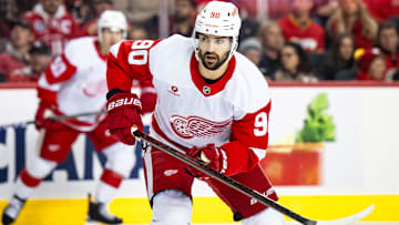 Feb 1, 2025; Calgary, Alberta, CAN; Detroit Red Wings center Joe Veleno (90) in action against the Calgary Flames during the second period at Scotiabank Saddledome. Mandatory Credit: Brett Holmes-Imagn Images
